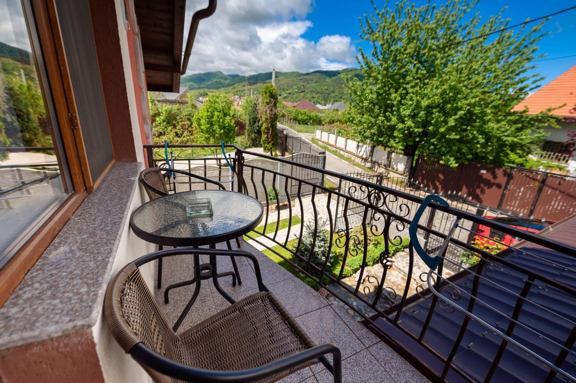 Casa Alex Calimanesti Hotel Exterior photo